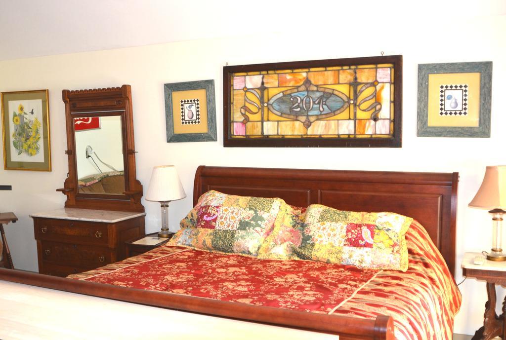 Union Gables (Adults Only) Hotel Саратога Спрингс Стая снимка