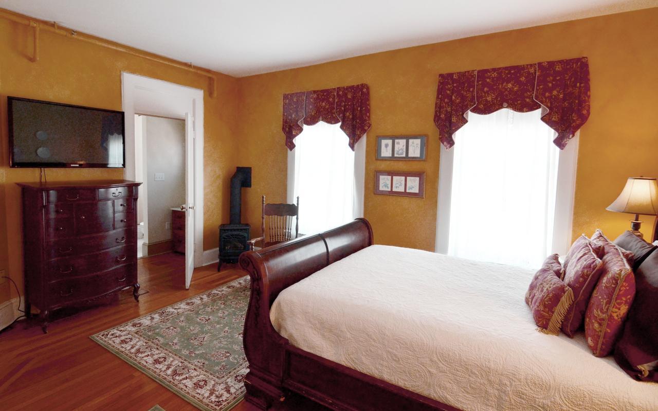 Union Gables (Adults Only) Hotel Саратога Спрингс Стая снимка