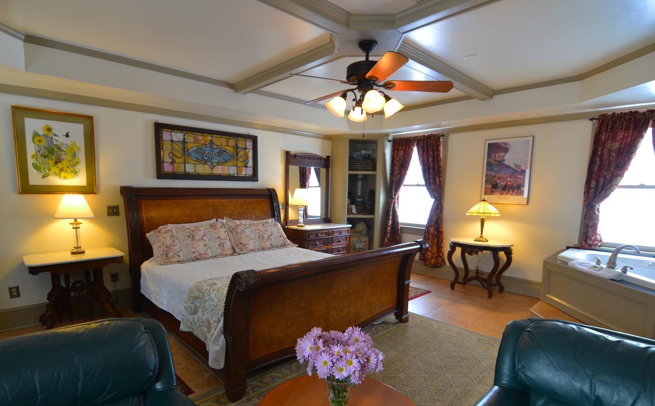 Union Gables (Adults Only) Hotel Саратога Спрингс Стая снимка